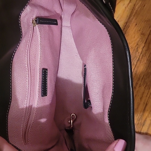 Dooney & Bourke logo satchel, like new. - Picture 7 of 12